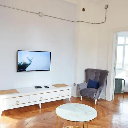 Lejlighed Great View Of Taksim Square, Luxury Furnished On Main Street Of Taksim, Partial Sea View