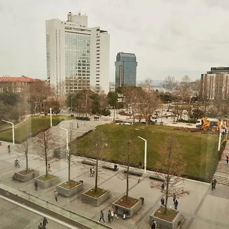 Lejlighed Great View Of Taksim Square, Luxury Furnished On Main Street Of Taksim, Partial Sea View *