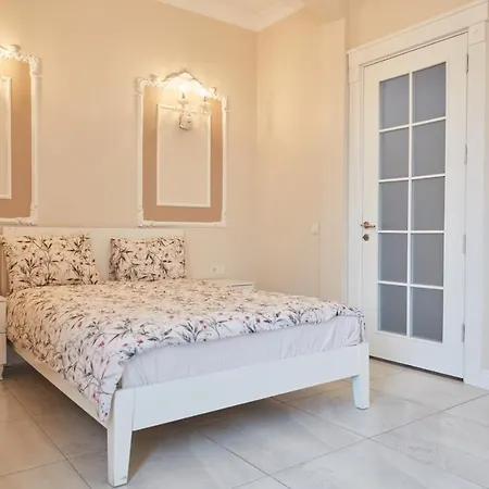 Great View Of Taksim Square, Luxury Furnished On Main Street Of Taksim, Partial Sea View Lejlighed *