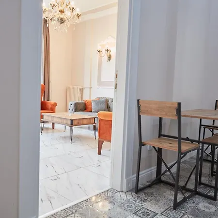 Great View Of Taksim Square, Luxury Furnished On Main Street Of Taksim, Partial Sea View Lejlighed *