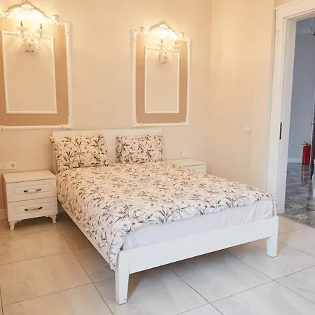 Great View Of Taksim Square, Luxury Furnished On Main Street Of Taksim, Partial Sea View Lejlighed *