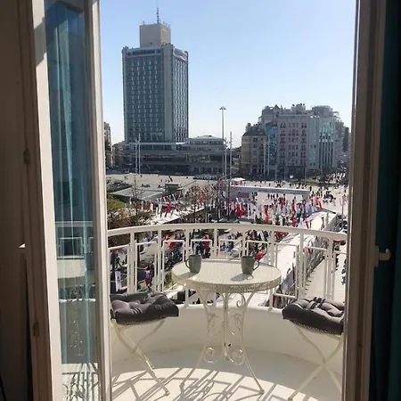 Lejlighed Great View Of Taksim Square, Luxury Furnished On Main Street Of Taksim, Partial Sea View